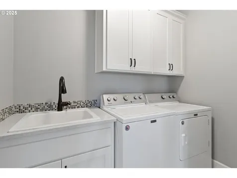860 N 8th Street Carlton OR 97111