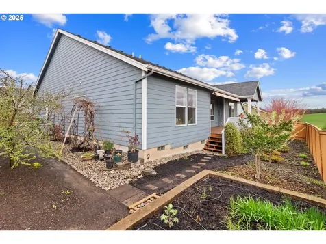 860 N 8th Street Carlton OR 97111