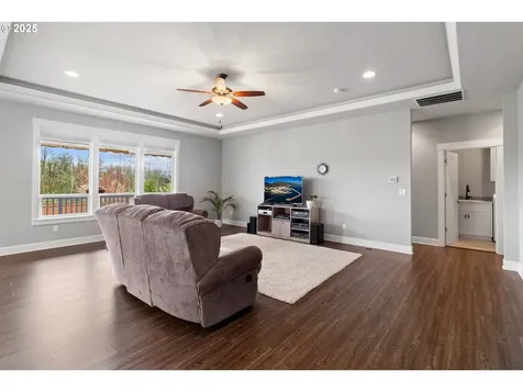 860 N 8th Street Carlton OR 97111