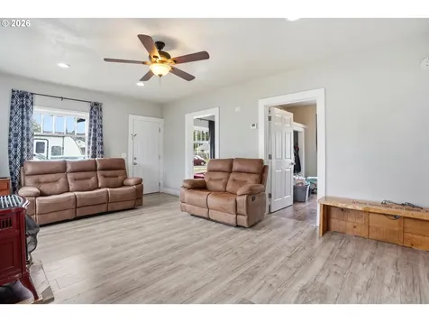 1525 S 2nd Street Lebanon OR 97355
