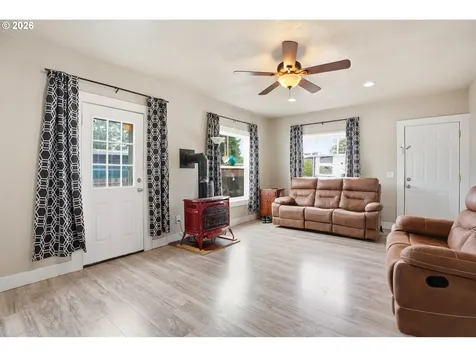 1525 S 2nd Street Lebanon OR 97355