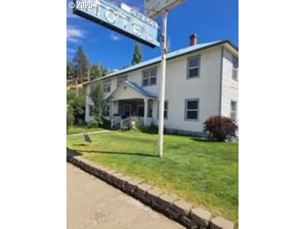 104 E Main Street Mitchell OR 97750