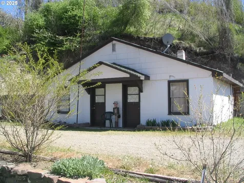 104 E Main Street Mitchell OR 97750