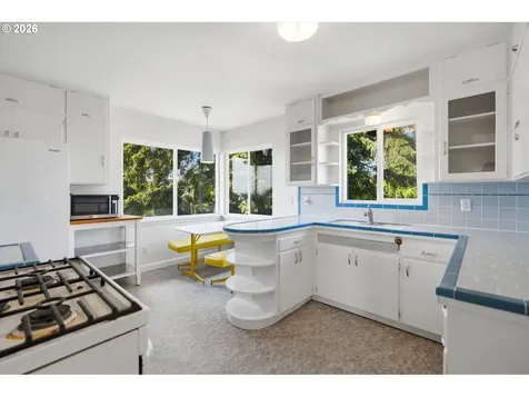 7214 SW 10th Avenue Portland OR 97219