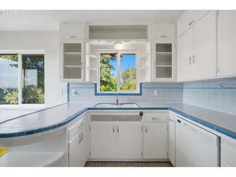 7214 SW 10th Avenue Portland OR 97219