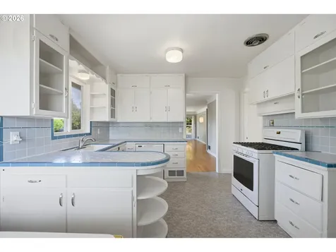 7214 SW 10th Avenue Portland OR 97219