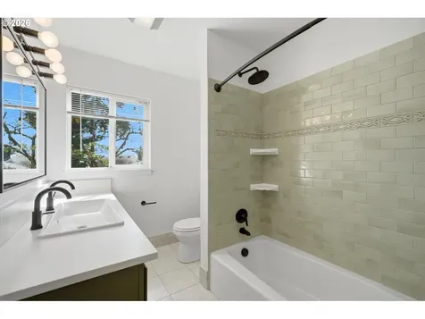 7214 SW 10th Avenue Portland OR 97219