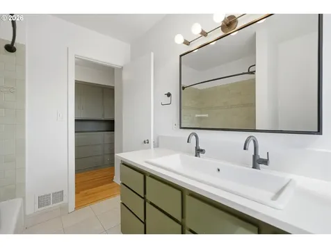 7214 SW 10th Avenue Portland OR 97219