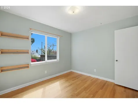 7214 SW 10th Avenue Portland OR 97219