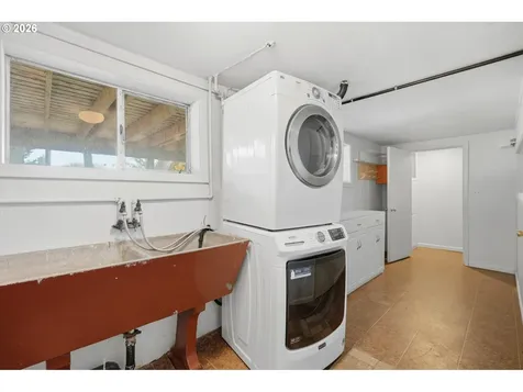 7214 SW 10th Avenue Portland OR 97219