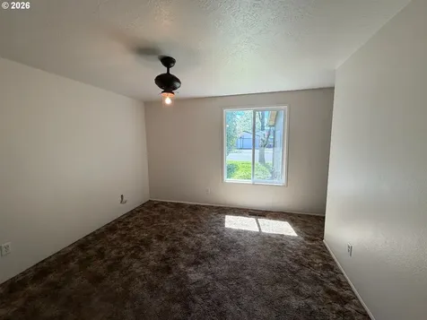 3328 Foxglove Street Lebanon OR 97355