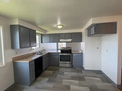 3328 Foxglove Street Lebanon OR 97355