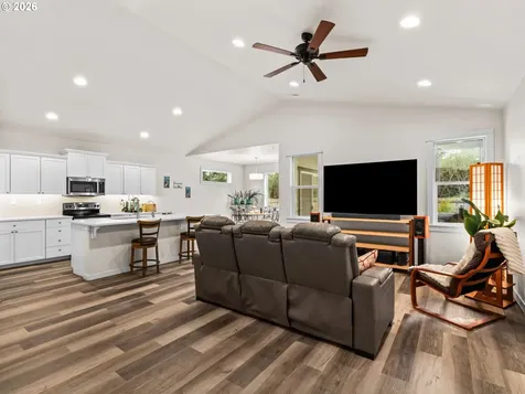 4764 Stonefield Court Florence OR 97439