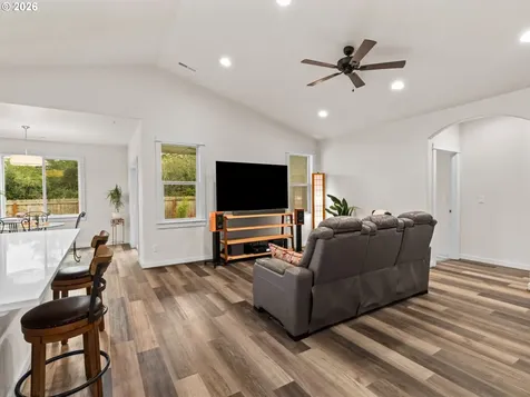 4764 Stonefield Court Florence OR 97439