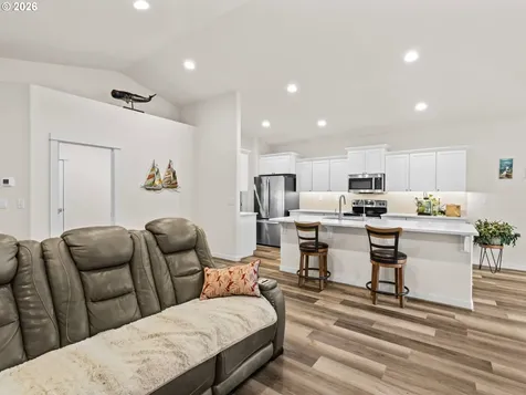 4764 Stonefield Court Florence OR 97439