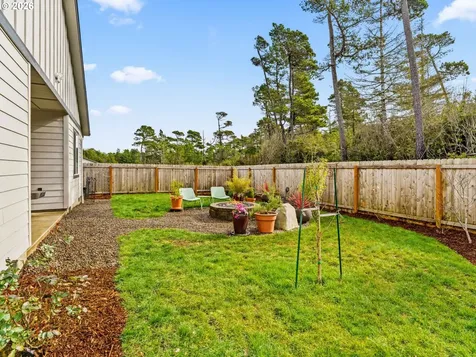 4764 Stonefield Court Florence OR 97439