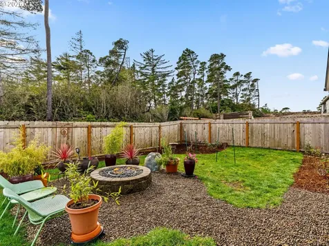 4764 Stonefield Court Florence OR 97439