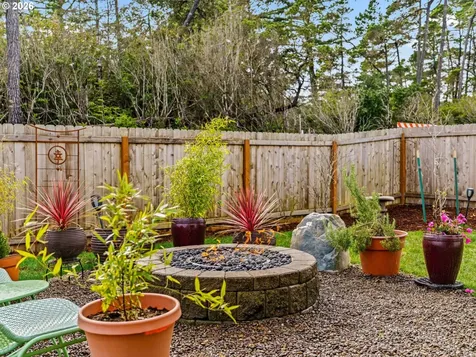 4764 Stonefield Court Florence OR 97439