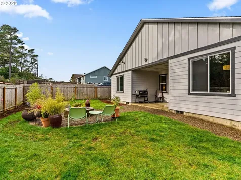 4764 Stonefield Court Florence OR 97439