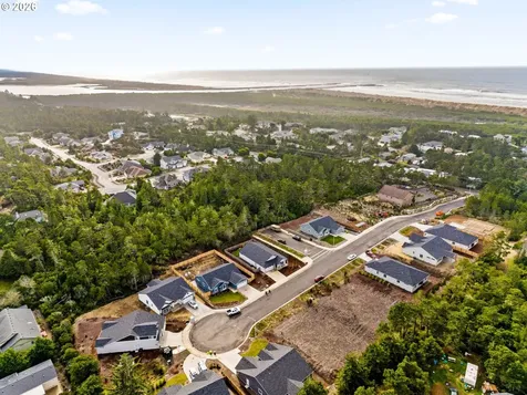 4764 Stonefield Court Florence OR 97439
