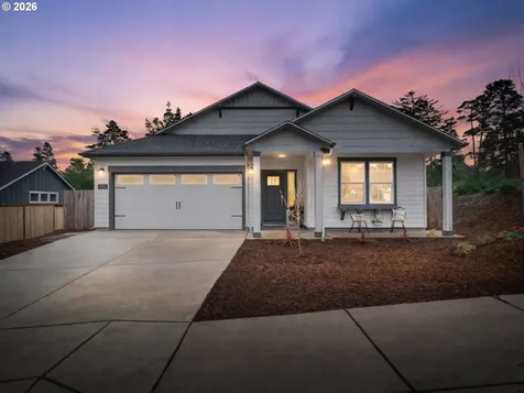 4764 Stonefield Court Florence OR 97439