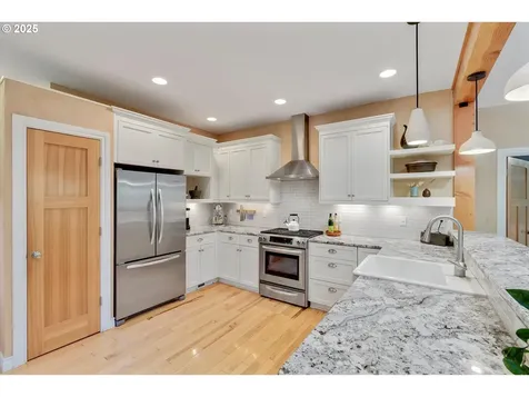 902 Elan Drive Hood River OR 97031