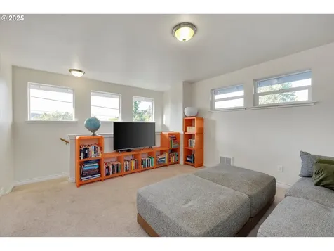 902 Elan Drive Hood River OR 97031