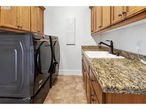 2716 Old Farm Avenue NW Salem OR 97304