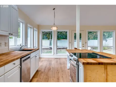 7912 SW Skyhar Court Portland OR 97223