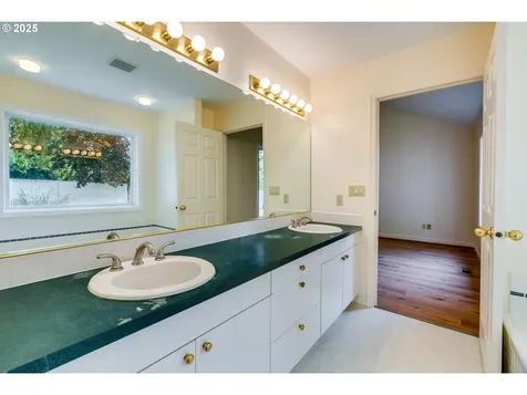 7912 SW Skyhar Court Portland OR 97223