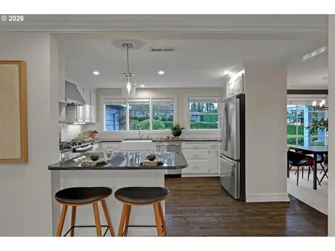 8725 SW White Pine Lane Portland OR 97225