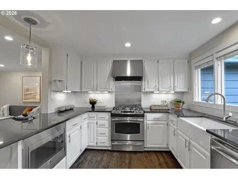 8725 SW White Pine Lane Portland OR 97225