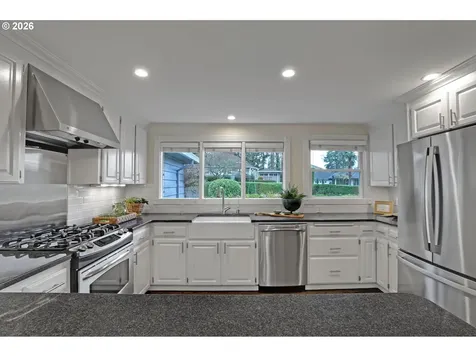 8725 SW White Pine Lane Portland OR 97225