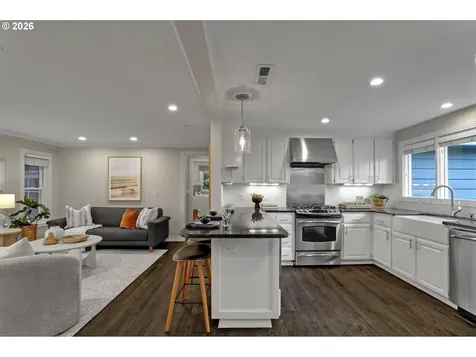 8725 SW White Pine Lane Portland OR 97225