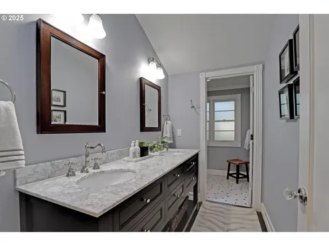 8725 SW White Pine Lane Portland OR 97225