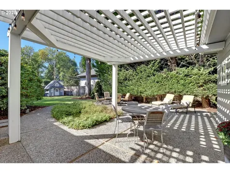 8725 SW White Pine Lane Portland OR 97225