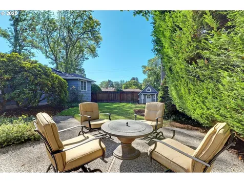8725 SW White Pine Lane Portland OR 97225