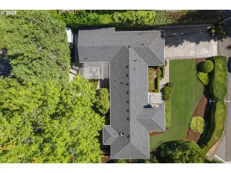 8725 SW White Pine Lane Portland OR 97225