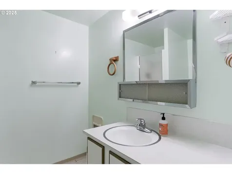 3027 SW Illinois Street Portland OR 97239