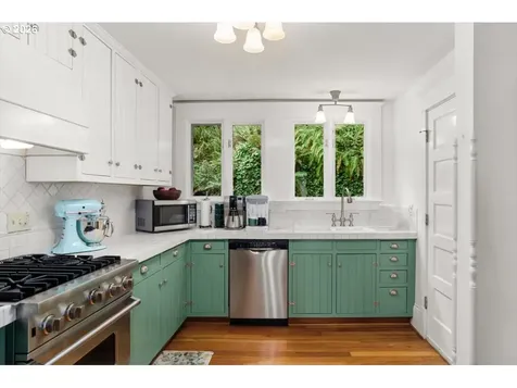 1931 SW 14th Avenue Portland OR 97201