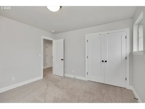 1009 NE 17th Avenue Canby OR 97013