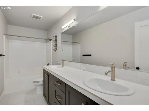 1009 NE 17th Avenue Canby OR 97013