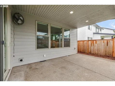 1009 NE 17th Avenue Canby OR 97013
