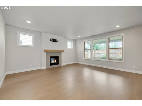 1009 NE 17th Avenue Canby OR 97013