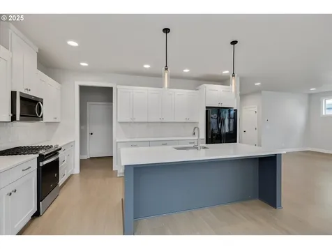 1009 NE 17th Avenue Canby OR 97013