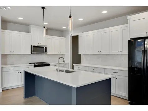 1009 NE 17th Avenue Canby OR 97013