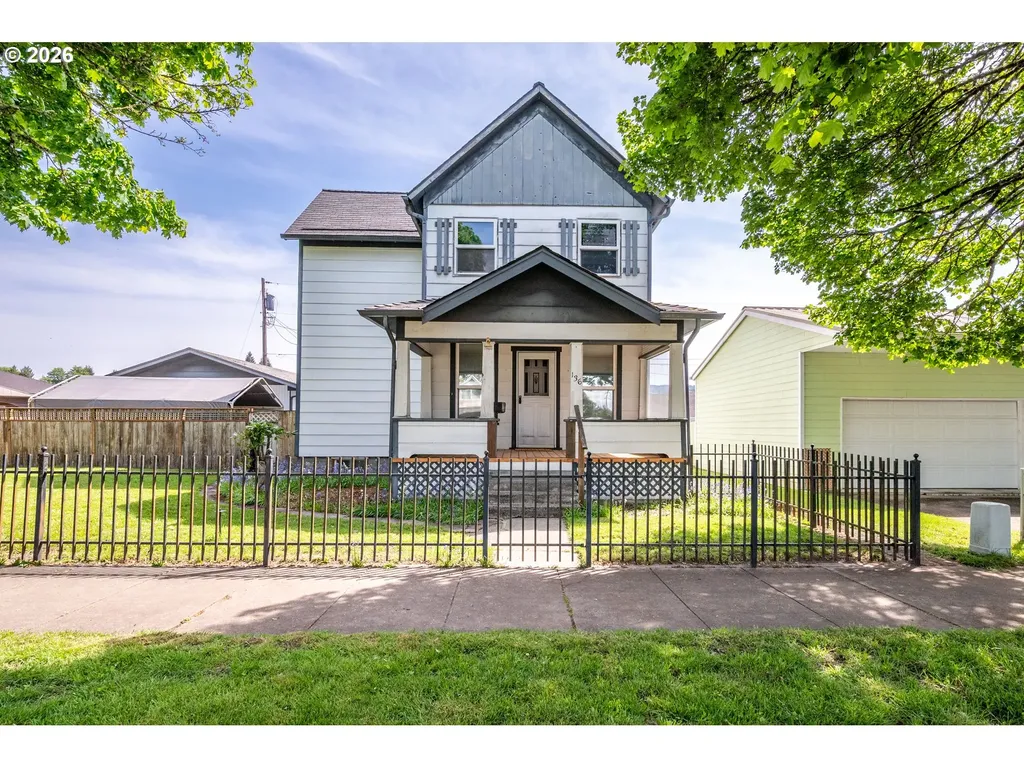 136 SW 3rd Avenue Castle Rock WA 98611