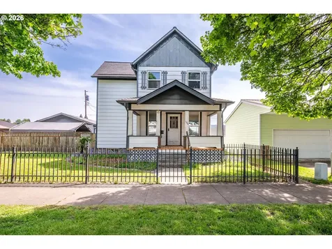 136 SW 3rd Avenue Castle Rock WA 98611