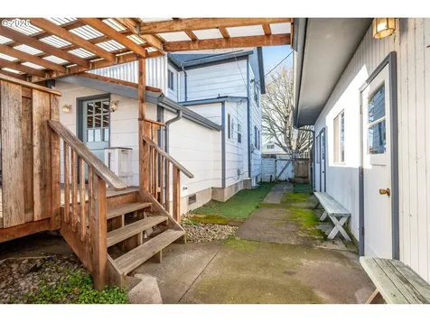 136 SW 3rd Avenue Castle Rock WA 98611