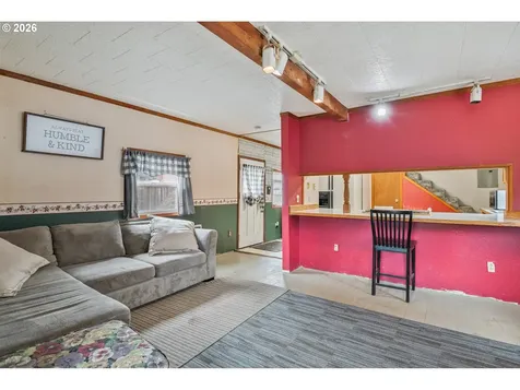 136 SW 3rd Avenue Castle Rock WA 98611